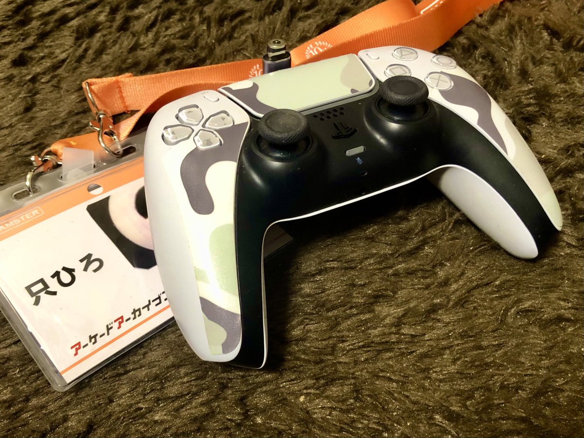 当方、引用のPS5用のコンバーターのお陰でPS4用 有線コントローラーを