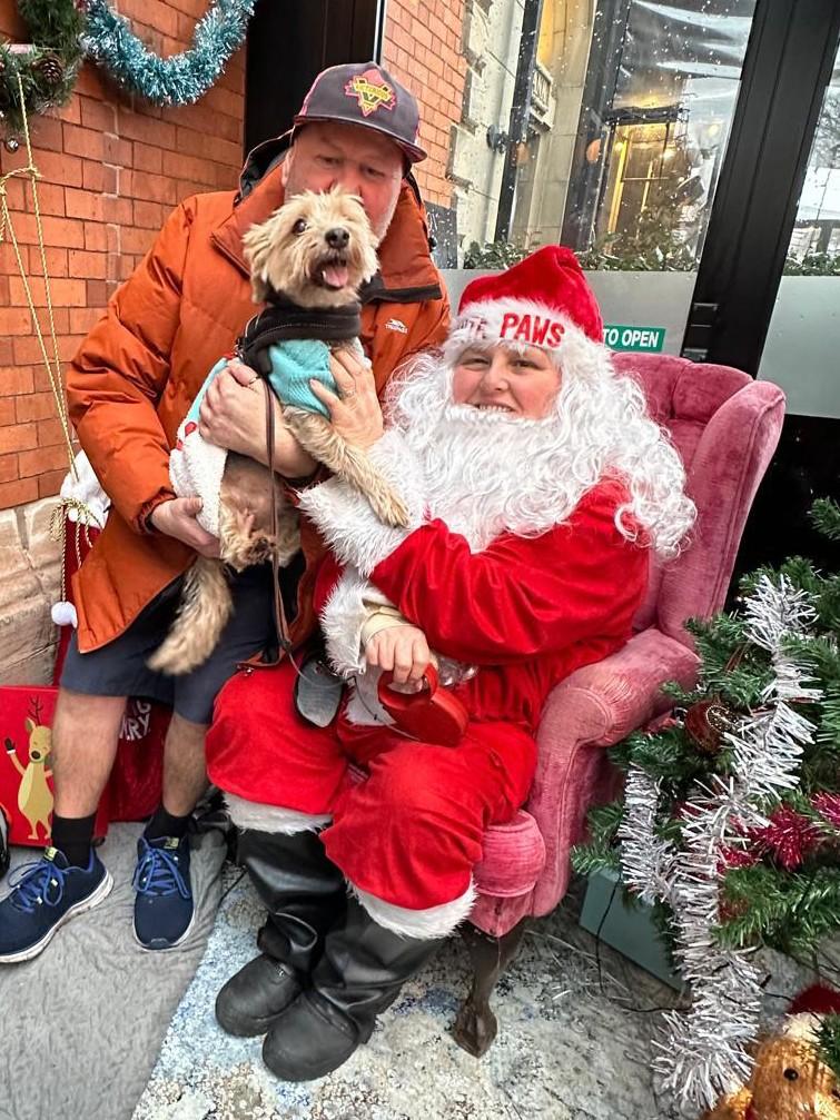 AndrewNoble16's tweet photo. #Heartfelt #ThankYou #AuntyJoJo & #UncleRuss taking us to see #SantaPaws truly wonderfully #pawsome! πΎπ #charity event! #allthefeels #Poppy πΎ on the #nice list (& the #cheeky list ππΎ) #magical #believe #rescuedog look @Mike_Zeller1 and a https://t.co/cfNJcMB79Q goody bag β¨ https://t.co/dOw5Y5DYKh