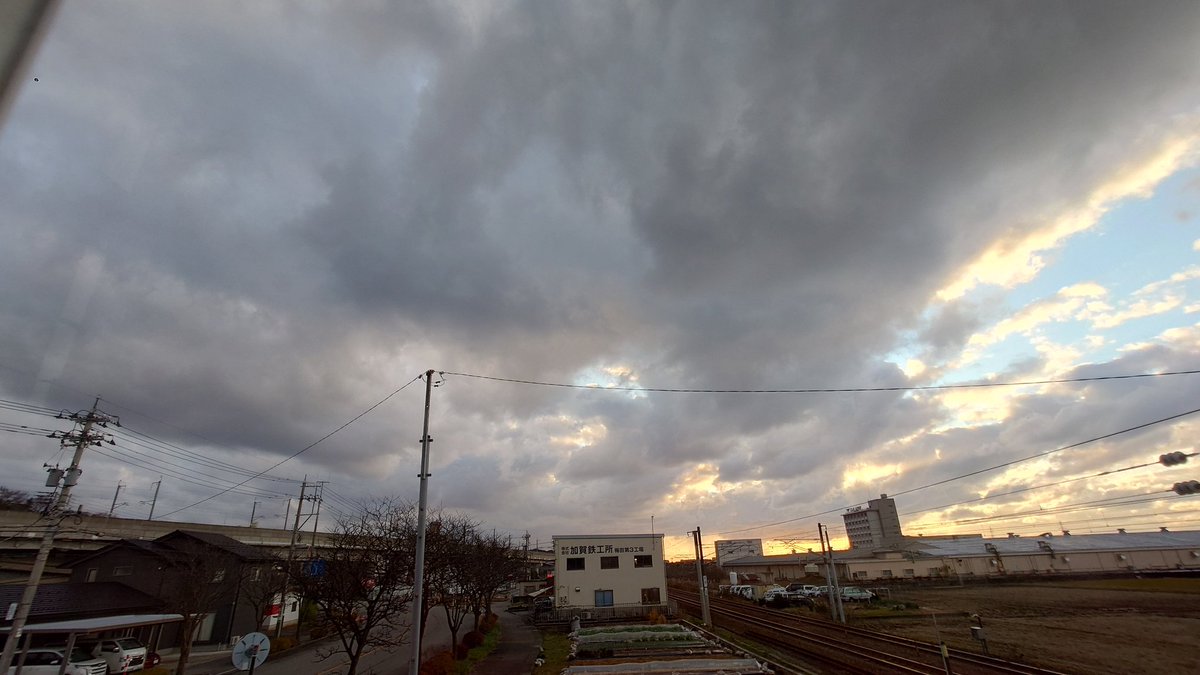 去年の今頃は
強制終了に気付かず

人生初の
孤独な誕生日 Xmas 年越しを
呆然と過ごした

あれから1年

督促来ない
職はある
年は越せる
体はすこぶる回復

が…

傍目にはあまり変わっておらず
振り出し感🎲

まぁいっか
生きてるし♫〜(´ε｀ )

暇潰しのカラグレ↓
