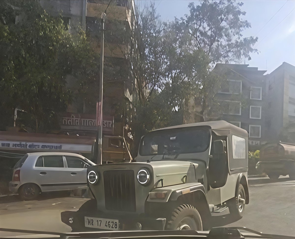 JagsTan's tweet photo. @PuneCityTraffic Jeep with registration # HR 17 4628 came from the wrong side recklessly endangering the safety of others at Wadgaon Bridge underpass on 15th of December 2025 at around 10:20 AM IST https://t.co/fstHXbpg3y
