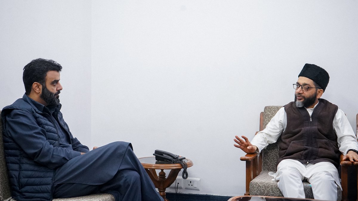 JIHMarkaz's tweet photo. On Sunday, Hon’ble Aga Syed Ruhullah Mehdi, Member of Parliament from Srinagar, paid a visit to the Jamaat-e-Islami Hind Headquarters and engaged in a productive meeting with Hon'ble Syed Sadatullah Husaini, Ameer, Jamaat-e-Islami Hind, and the central leadership of JIH. https://t.co/AJOUBibOp3