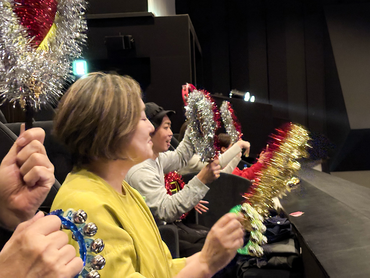 『バーフバリ エピック4K』紹介記事、最後は先行上映の日のことを。主演のプラバースさんと糸井の写真なども撮らせていただき、うちわや鈴を持っての応援上映、大変楽しかったです。そして新編集版、面白かったー！２週間限定の映画館で見られる機会、皆様お見逃しなく。
1101.com/n/s/baahubali/…