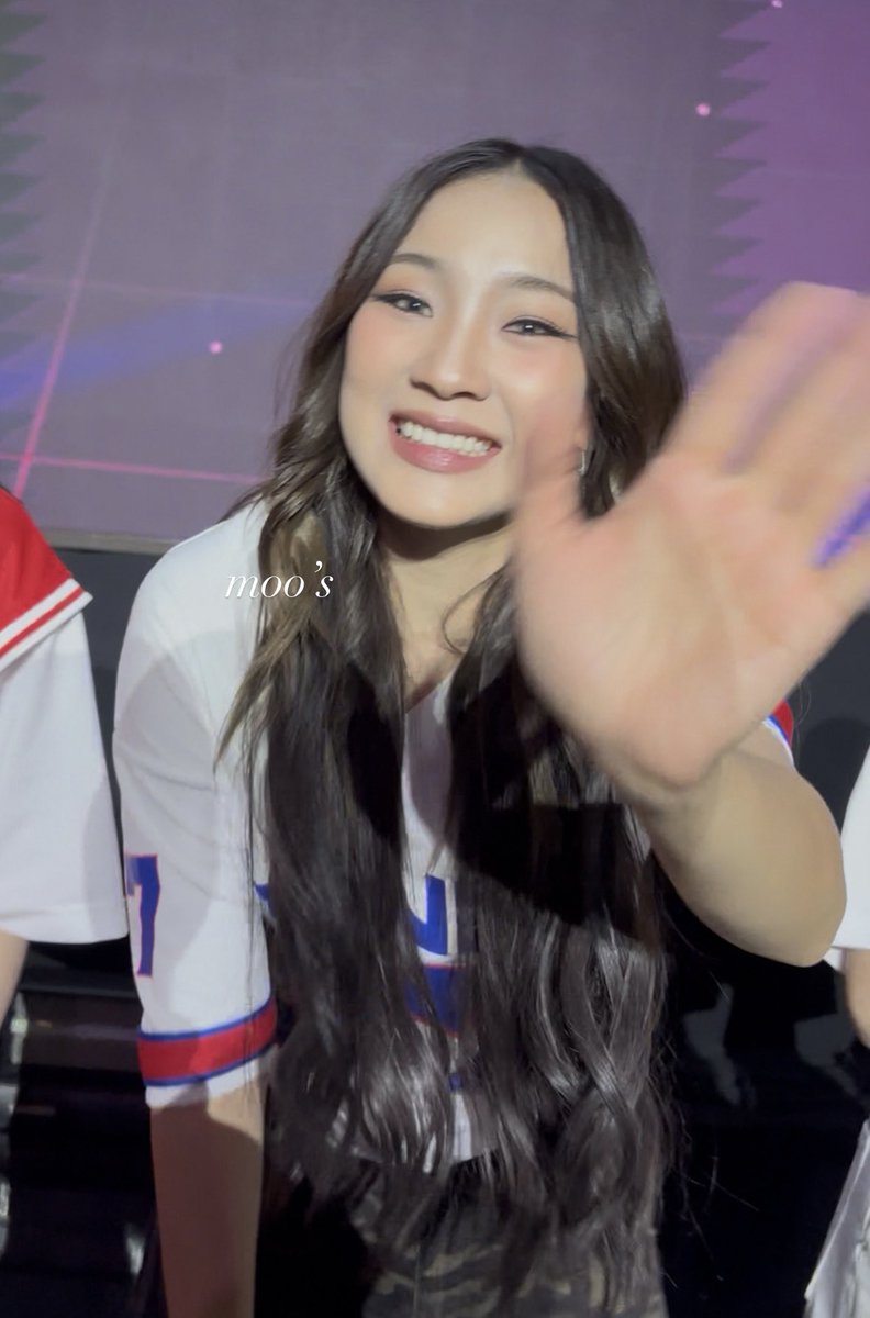 tebakinisyapa's tweet photo. after 4 years, i finally get to see her in my home country. thank you for coming to jakarta. you don't know how much this means for me. you are such a great performer like I know you are. i hope you had a wonderful time in jakarta! see you next time p'fai <3

#Fai4EVE https://t.co/yjccOHalBo