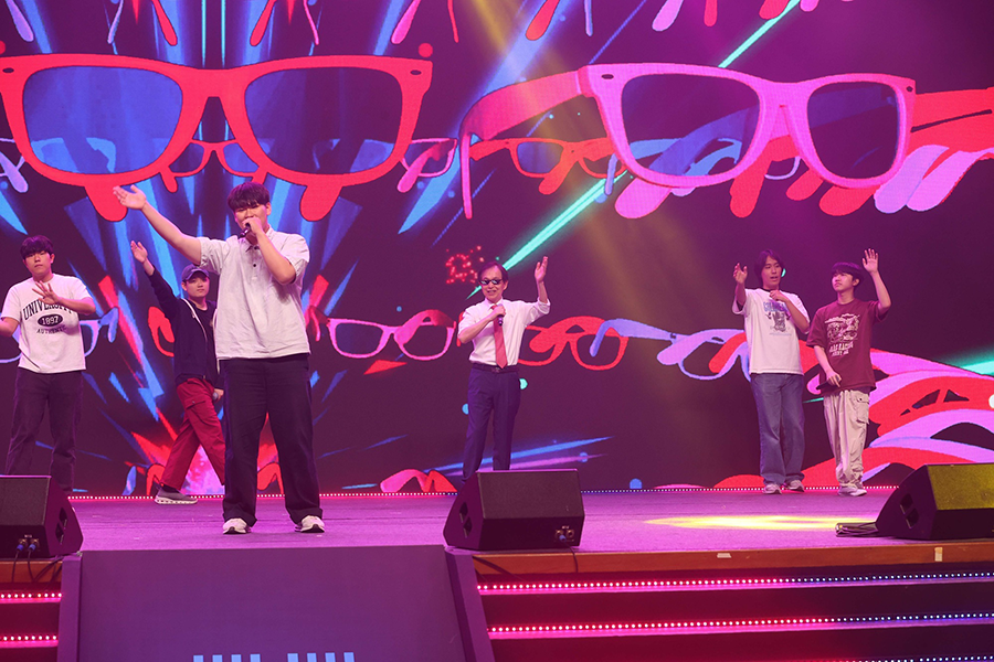 kaistpr's tweet image. 🎓 KAIST announces its Class of 2026! President Kwang-Hyung Lee describes KAIST as a “playground for eccentrics”  A place to explore, challenge conventions, embrace failure, and change the world.

#KAIST #ClassOf2026 #FutureLeaders #CreativityAndChallenge #AILeadership