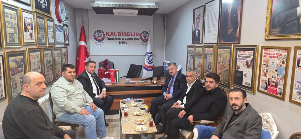 KalbiselimOsman's tweet photo. BURSA ANAHTAR PARTİ İL BAŞKANLIGINDAN KALBİSELİM DERNEĞİNE ZİYARET
@anahtarparti 
@FikretAslanAP 
@yavuzagiraliog https://t.co/OV9yKlUlPj