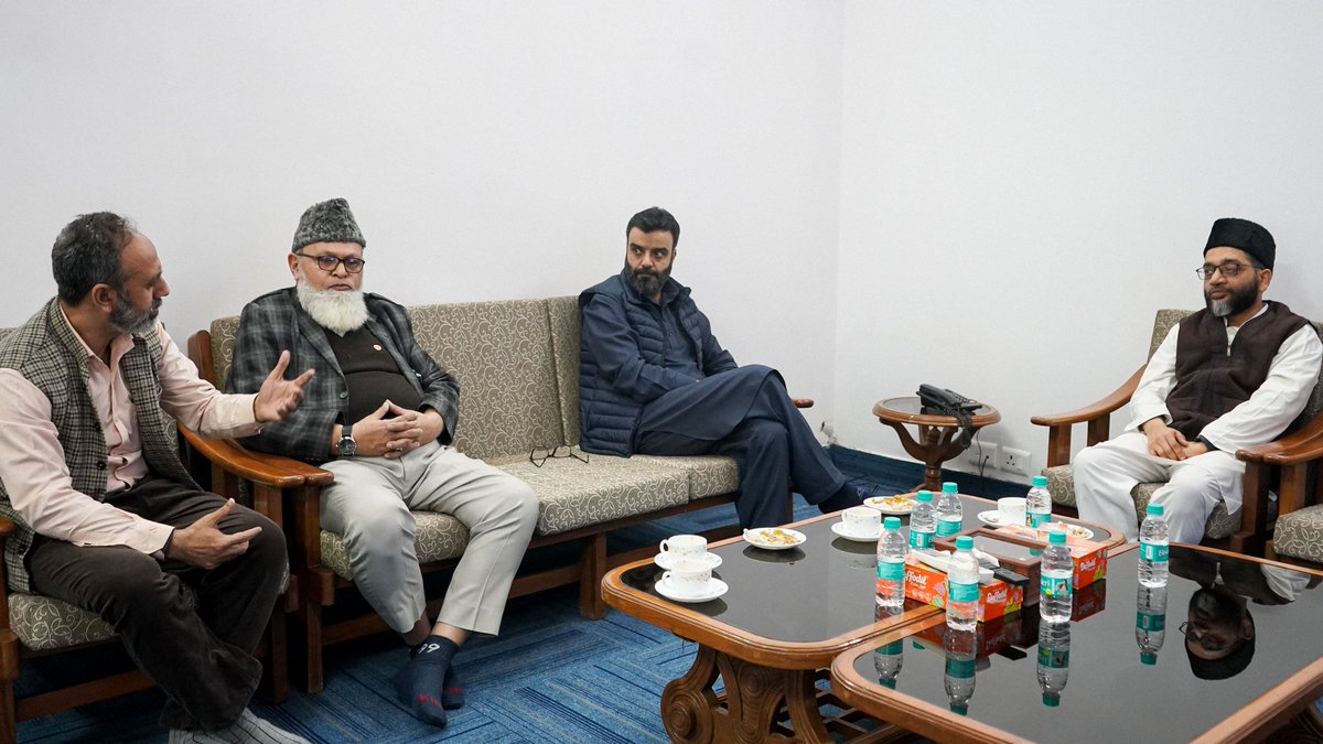 JIHMarkaz's tweet photo. On Sunday, Hon’ble Aga Syed Ruhullah Mehdi, Member of Parliament from Srinagar, paid a visit to the Jamaat-e-Islami Hind Headquarters and engaged in a productive meeting with Hon'ble Syed Sadatullah Husaini, Ameer, Jamaat-e-Islami Hind, and the central leadership of JIH. https://t.co/AJOUBibOp3