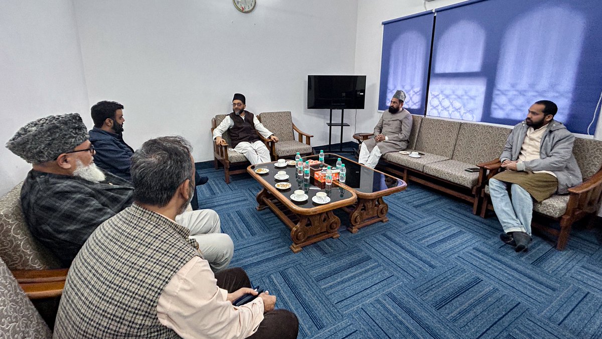 JIHMarkaz's tweet photo. On Sunday, Hon’ble Aga Syed Ruhullah Mehdi, Member of Parliament from Srinagar, paid a visit to the Jamaat-e-Islami Hind Headquarters and engaged in a productive meeting with Hon'ble Syed Sadatullah Husaini, Ameer, Jamaat-e-Islami Hind, and the central leadership of JIH. https://t.co/AJOUBibOp3