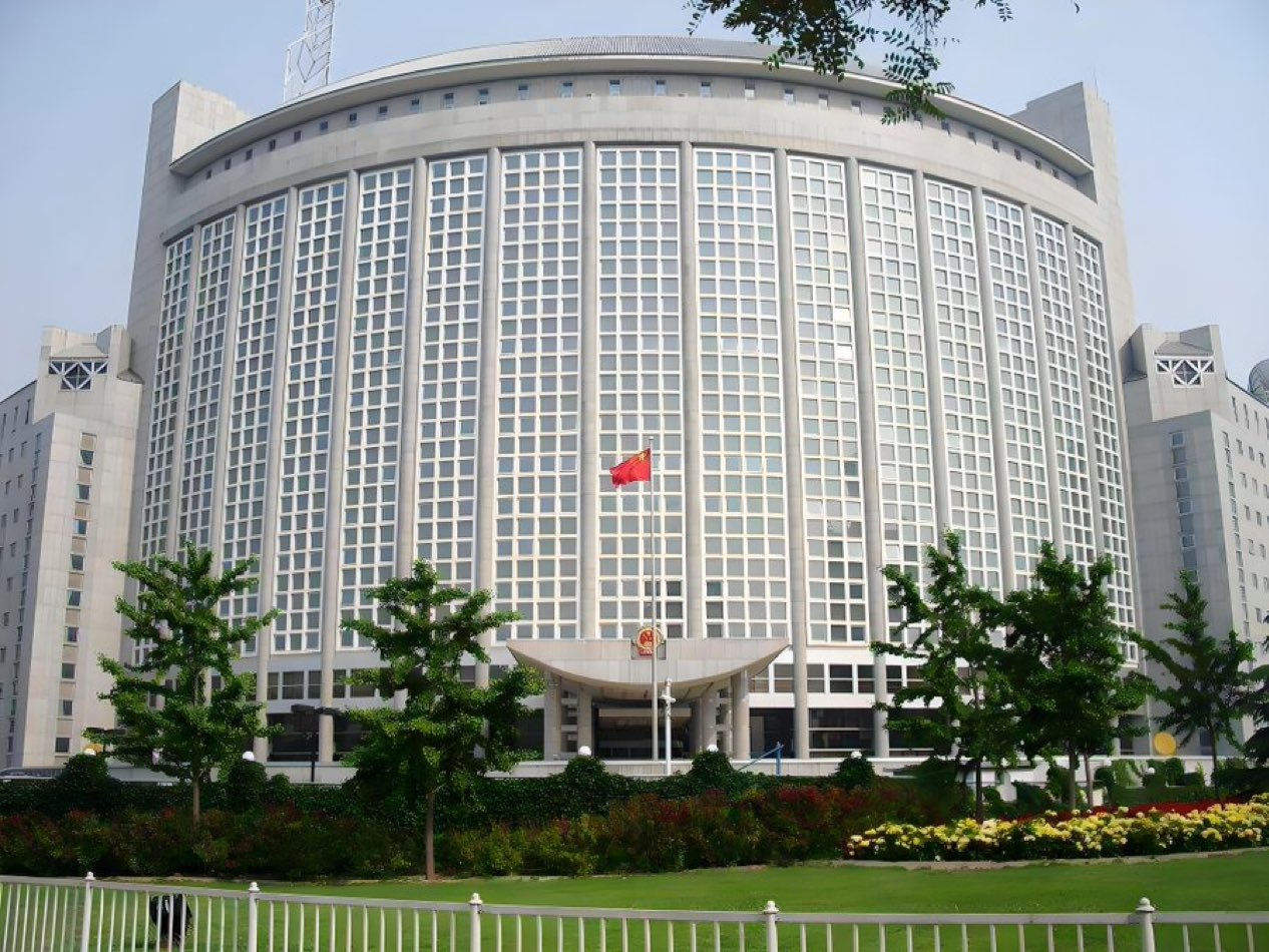 الصين تفرض عقوبات على مسؤول عسكري ياباني سابق لتدخله في شؤونها الداخلية فيما يتعلق بتايوان 