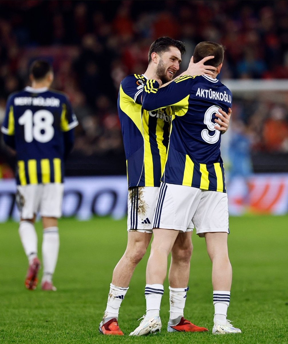 Bugün günlerden Fenerbahçe başarılar kanaryam vurduğun gol olsun 💛💙💛💙💛💙👍👍👍👍