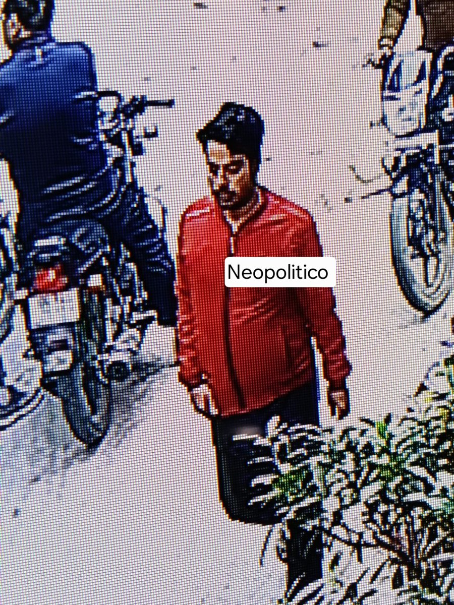 Shubham_fd's tweet image. He is Aanchal Saxena, who was preparing for the UPSC examinations. He believed that Brahmins are his enemies and that he needed to kill them for his own safety. He bought an axe, entered a temple, and asked about the pujari. He then attacked the pujari’s wife and killed her. This…