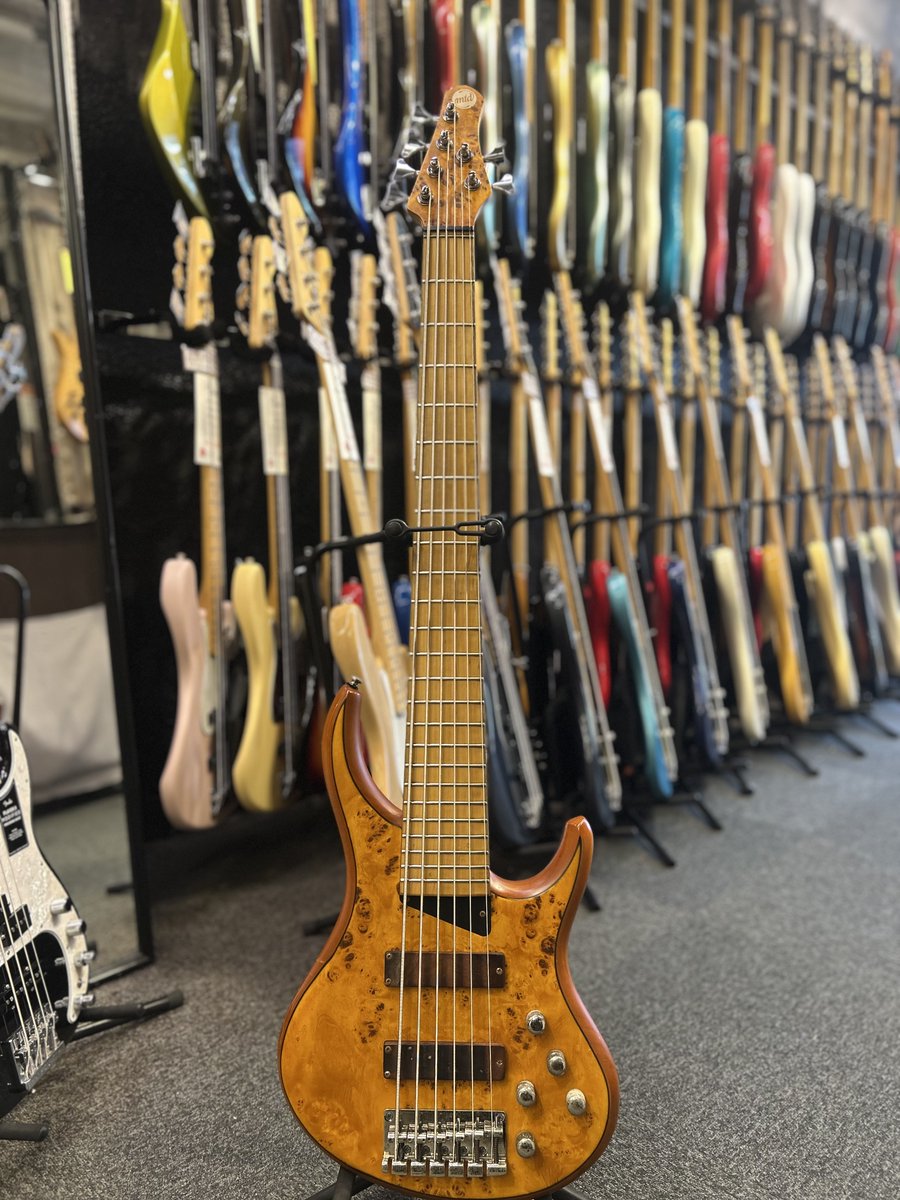 ishibashichamz's tweet image. 【御茶ノ水本店 ベースフロア】  

MTD / KZ6 Z 6st Kingston Bass
store.ishibashi.co.jp/view/item/0000…

MTDのコストパフォーマンスモデル、Kingston Zの6弦モデルが中古で新着！
使用感はありますが、高級感漂う佇まいが魅力的な一本です！
#ベース #MTD