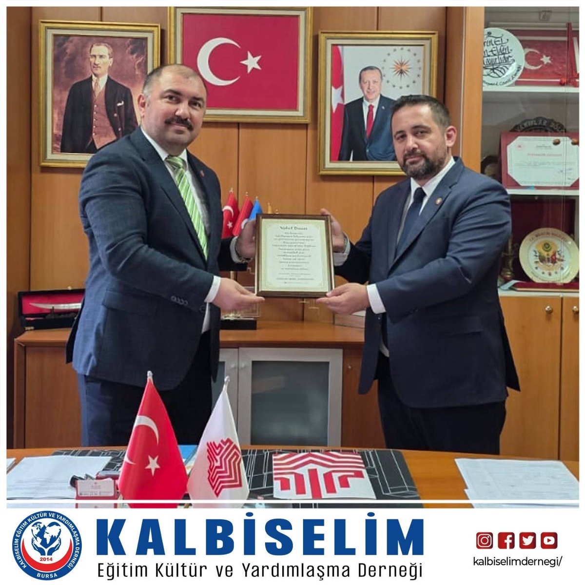 KalbiselimOsman's tweet photo. KALBİSELİM DERNEĞİNDEN BURSA VAKIFLAR BÖLGE MÜDÜRÜNE ZIYARET
@VakiflarGM 
@vakiflar https://t.co/91LQ9dbsAx
