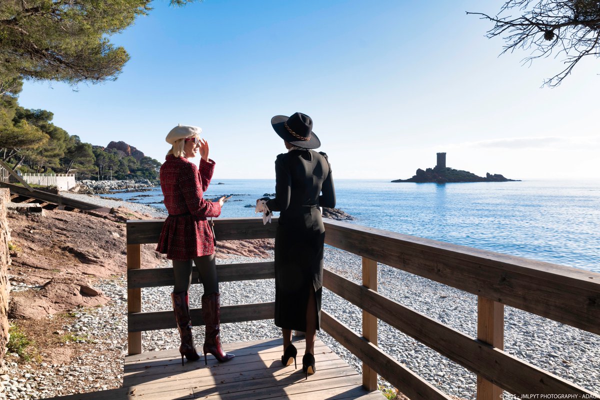 jmlpyt's tweet image. Dolce Vita entre amies face à l’Île d’Or

Pause entre amies sur le sentier du Cap Dramont, face à l’Île d’Or et aux roches rouges de l’Estérel, dans cette lumière d’hiver qui rend la Méditerranée encore plus douce.​
Bientôt sur ma galerie #gettyimages

Leica SL 2

#iledor