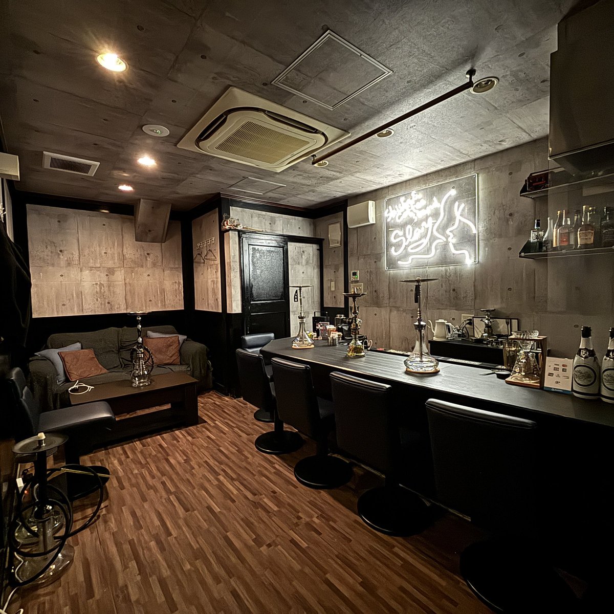 emitencho's tweet photo. ミナミの小さなシーシャ屋さんオーナー🫧

どちらもおひとり様に優しい…いや…
優しすぎるかもしれないお店になってます。

左shisha&amp;cafebar ONE DRAW（ワンドロー）🎤
右Shisha&amp;Coffee stand Slay（スレイ）☕️

📌お店の情報は私のInstagramからチェーック https://t.co/NX7WR5eCW5
