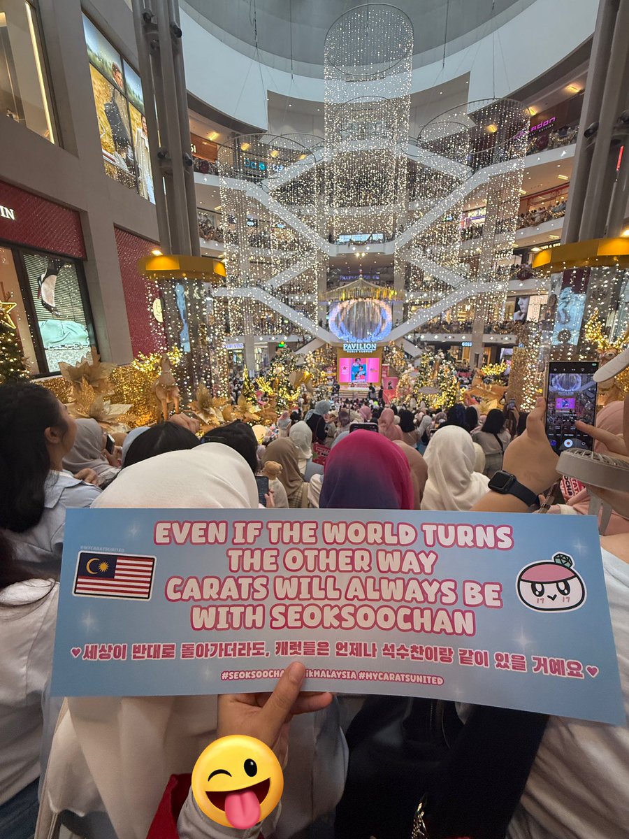 mingoodeul's tweet photo. Ni haa baru nk post, overall I’m satisfied with the view although jauh tapi nampak center and tak terhalang pon. Team kul 10.30 baru dtg redeem tix and antara org terlast #SEOKSOOCHANinKL #SEOKSOOCHANbalikMALAYSIA #JinjjaCrunch #MisterPotato https://t.co/via9SqqHbG