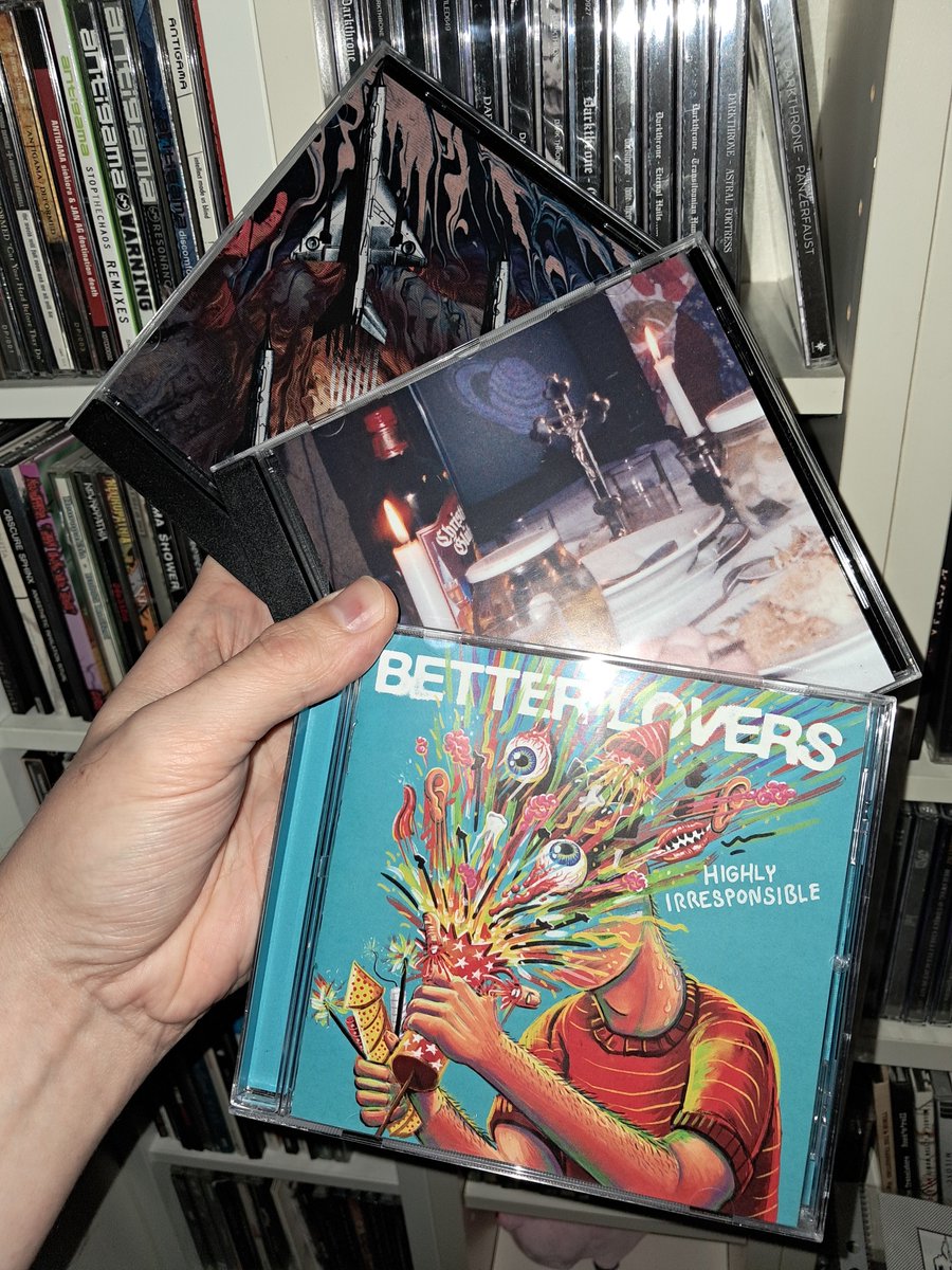 OpoznionyGracz's tweet photo. W tym miesiącu w ramach #opóźnioneCD na półkę wrzucam pierwszy długograj @betterlovers (#GregPuciato na wokalu 🤩) i uzupełniam dyskografię #WędrowcyTułaczeZbiegi o kolejne 2 wydawnictwa. #BetterLovers https://t.co/SbqWLNDUlQ