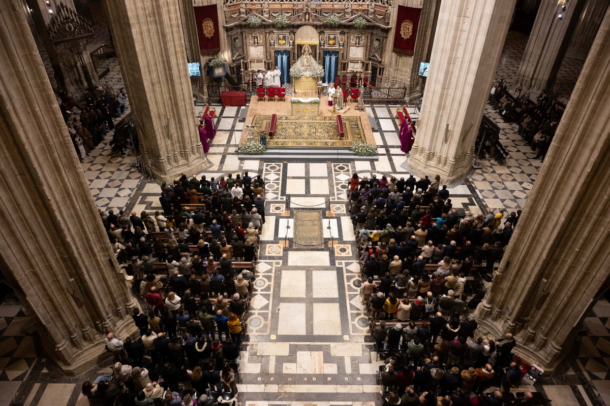 Archisevilla1's tweet photo. GALERÍA 📸 Baile de #seises en la octava de la Inmaculada que se celebra en la @CatedraldeSev ⛪️ https://t.co/TdRg4yws7o (📷 @MiguelAOsuna) https://t.co/iNekOec3Y3