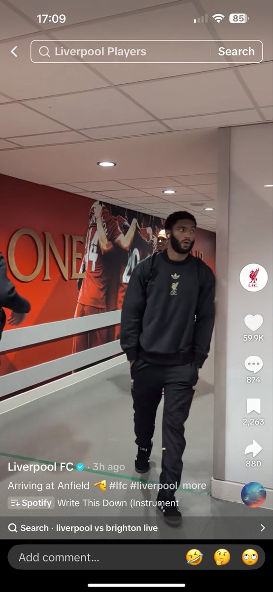 samyjo33's tweet photo. @LFC_Sam__ All 3 on the same day after Salah walked 🤦🏻‍♀️ all 3 not smiling with hands in pockets @PaulMerse https://t.co/FakfESKrDu