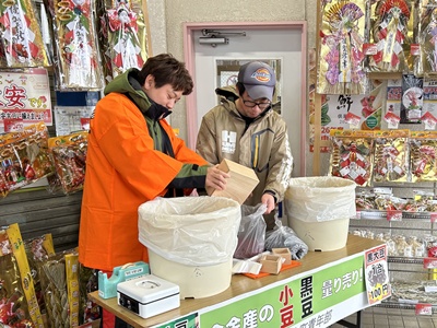 ✨収穫祭✨
大盛況ですぐに売り切れてしまいました😅
正月に需要のある黒大豆(いわいくろ)、小豆(えりも)を販売しましたが、大変な人気でした！

早々に売り切れてしまい、期待されていた方々には申し訳有りません...