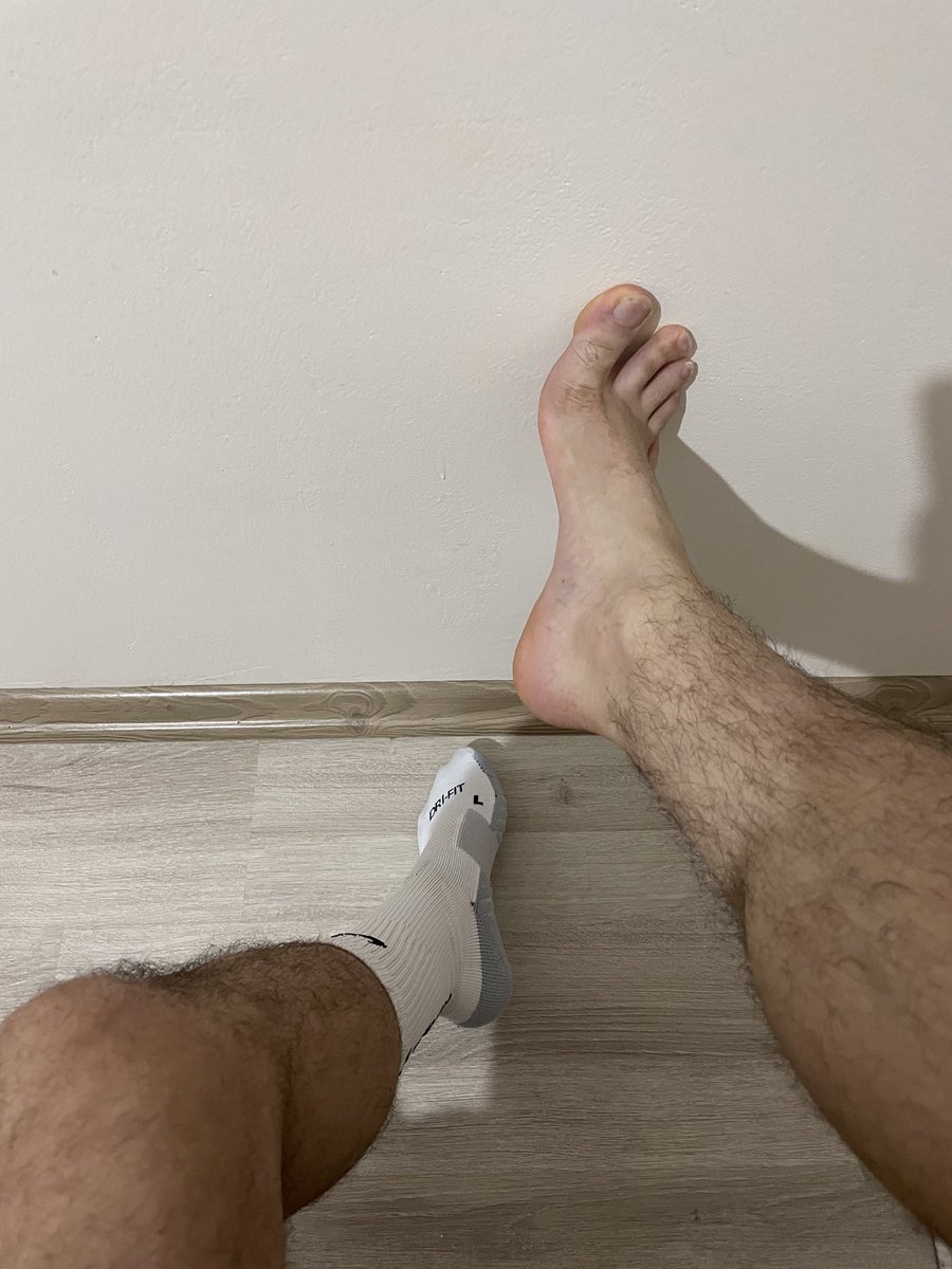 elitebaris's tweet photo. Sabah sporu ve terli ayaklarıma masaj yapacak köle aranıyor 💦🦶 #corumpasif #aktifpasifgay #ayakfetişi #ayakkölesi #ayakfetiş #corumgay #footfetısh #çorum #samsungay #samsunpasif #ayakkölesi https://t.co/BruPc0hgrs