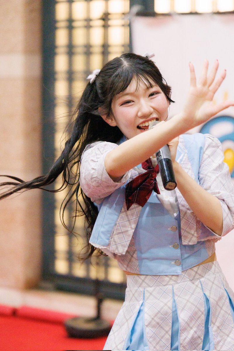 決めポーズもバッチリ✨ 満面の笑みがええよね〜こっちもつられて笑顔