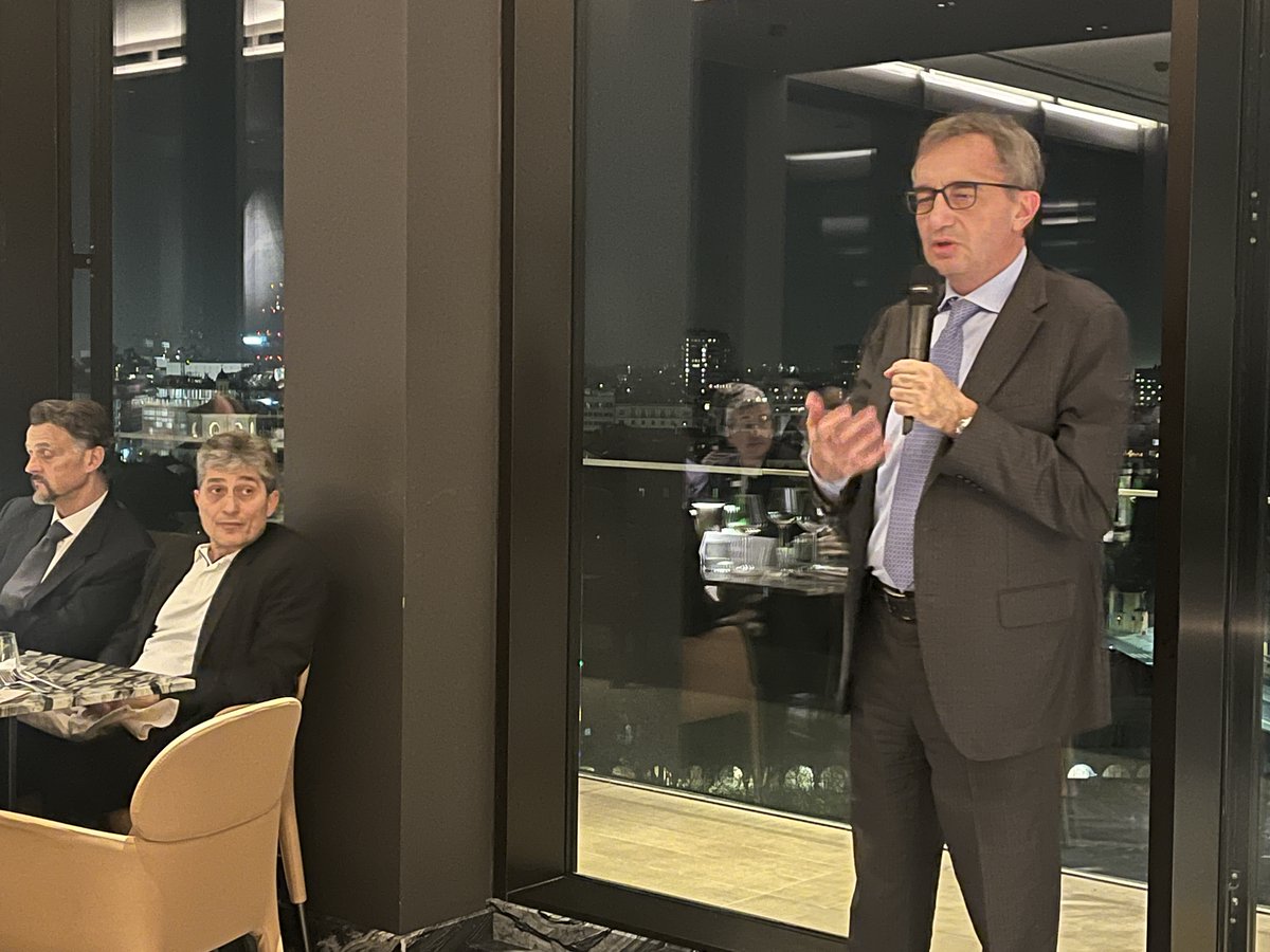 Si è svolta a Milano, al ristorante Orizzonti con vista su Duomo e Torre Velasca, la cena di Natale del Lombardia Aerospace Cluster: un momento di dialogo e confronto tra le imprese del comparto aerospaziale lombardo🎄
#LombardiaAerospaceCluster #Aerospace #Lombardia #9CTL