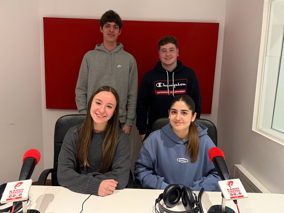 RadioTarrega's tweet photo. #PodcastRT 🎙️Aquest matí al #DeBocaEnBoca hem entrat a la Zona Jove per parlar d'Identitat de Gènere i diversitat amb alumnes de secundària del @VedrunaTarrega 
Descarrega't el podcast 👇
https://t.co/shVGoEskJI https://t.co/JjzVyzjvRl