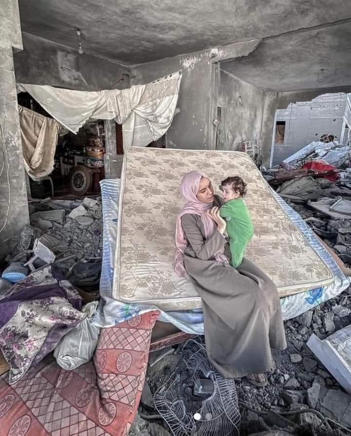 Il presepe dei cristiani si fa a Natale.

Il presepe a Gaza si fa tutti i giorni dell'anno.
#IsraeleStatoTerrorista 
#Gaza 
#Palestina