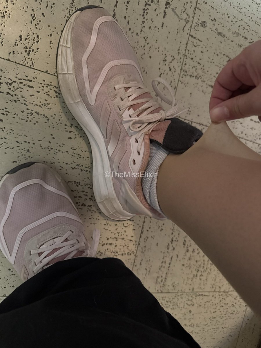 TheMissElixir's tweet photo. Pantyhose/nylons + double layered puma ankle socks + dirty adidas tennis shoes 😵‍💫 

Was wearing for a custom but the loser wasted my time. 😴👟

#tennisshoes #adidas #pumasocks #nylonfetısh #nylons #shoes #layeredsocks #custom #pantyhosechallenge #leggings https://t.co/CGrN2clMWn