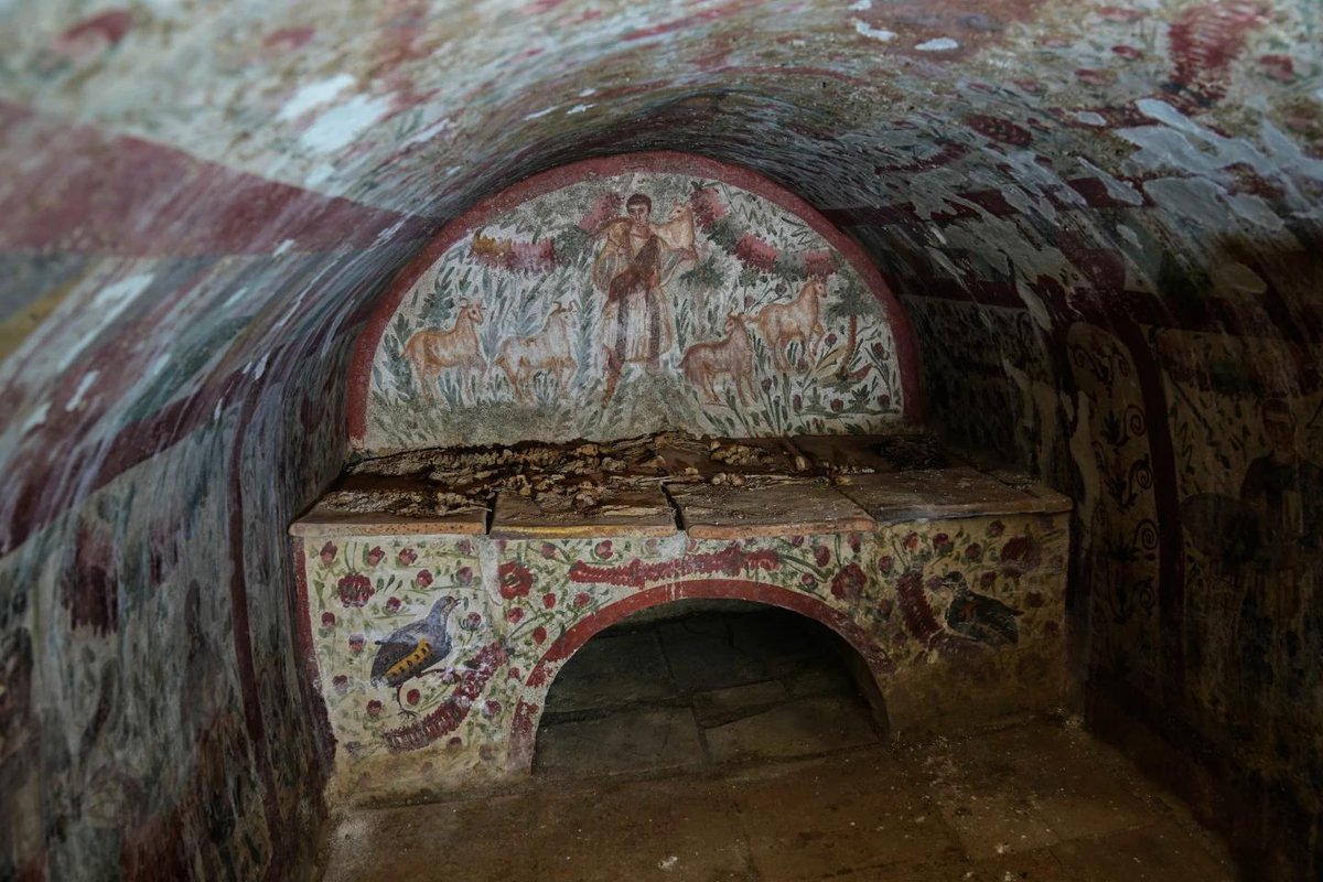 Rare fresco of Jesus as the "Good Shepherd" from the 3rd-century, uncovered in Iznik (#Turkey), visited by the Pope!
Raro affresco di Gesù “Buon Pastore” del III secolo, scoperto a Iznik (#Turchia)!
Raro fresco de Jesús “Buen Pastor” del siglo III, descubierto en Iznik, Turchia!