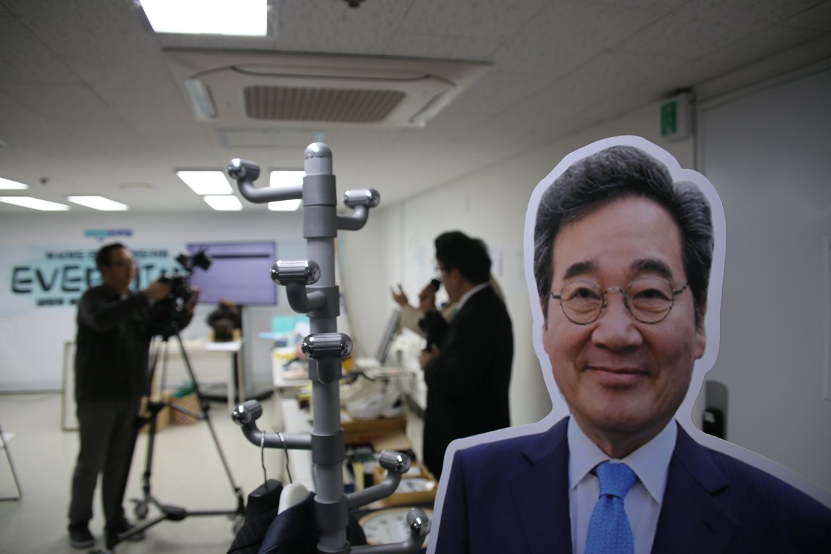 <전국운영위원회의 및 송년회·에버민트 바자회 성료>

2025. 12. 12.(금)
중앙당사 대회의실