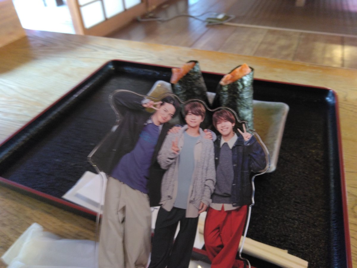 HanuruM's tweet photo. ちょっと前に久しぶりに圭友さんとお喋りしてきた👍

楚々さんでお団子も買ってきましたŧ‹”ŧ‹”( ‘ч’ )ŧ‹”ŧ‹”
美味しい♡

そして先日家族旅行でお伊勢参りに行ってタイムレスマンのロケ地で朝ごはん🍙

何気ない日々だけど楽しい😆 https://t.co/IO36t4Dd1Y