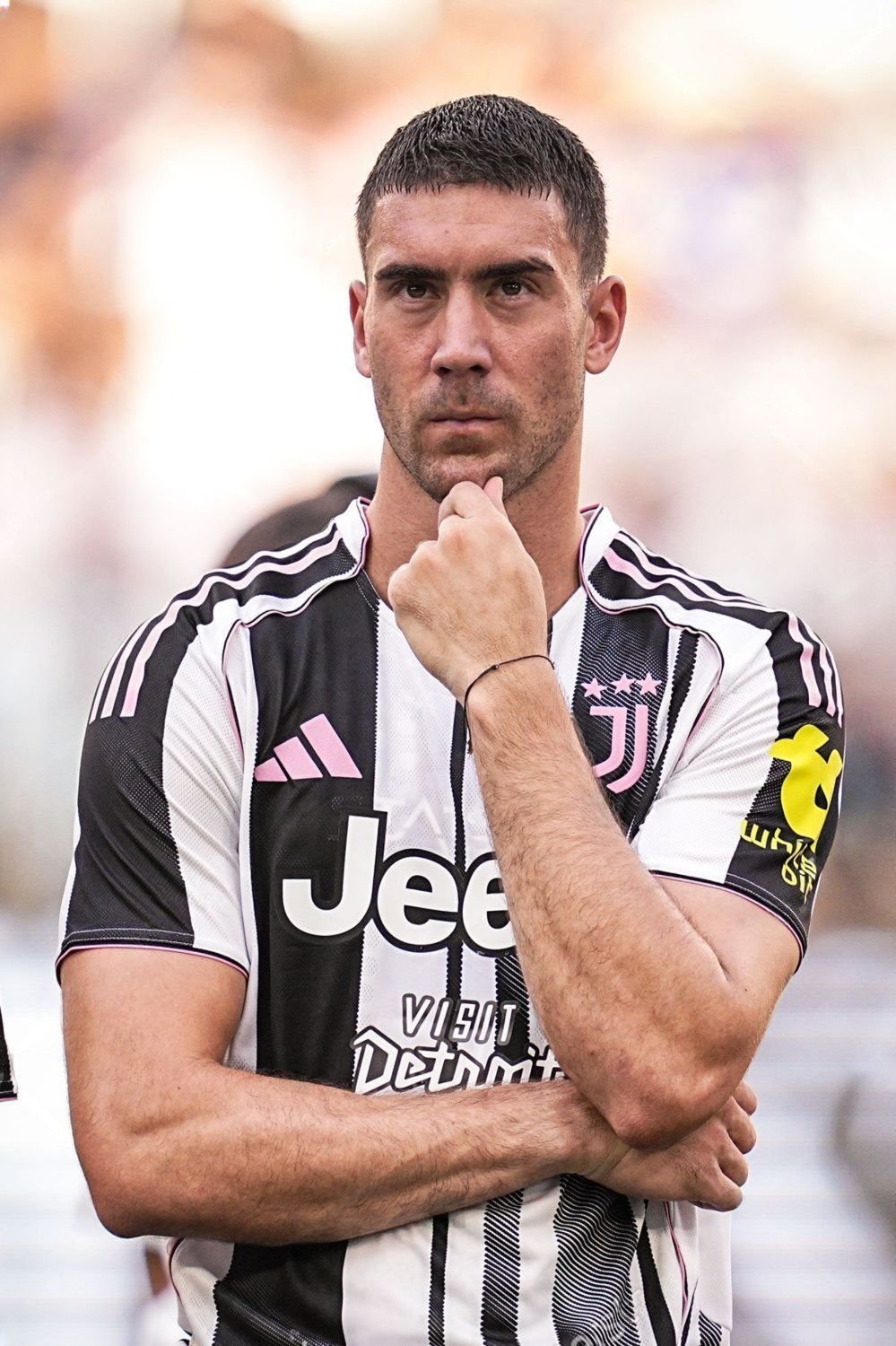 سبورت | برشلونة خفّف اهتمامه بالمهاجم الصربي دوشان فلاهوفيتش، حيث بات اللاعب البالغ من العمر 25 عامًا أقرب للانتقال إلى إيه سي ميلان قادمًا من يوفنتوس.. المهاجمان كريستوفر نكونكو وسانتياغو خيمينيز لم ينجحا في إقناع الإدارة، ما يفرض عليها التحرك إما في يناير أو خلال الصيف.. وكما هو معروف، فإن المدرب ماسيميليانو أليغري يُعجب كثيرًا بقدرات فلاهوفيتش 