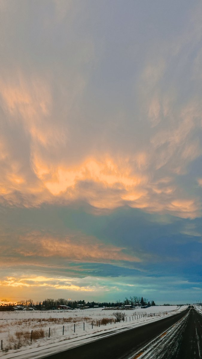 coltonsshot's tweet photo. Winter skies are something different ❄️ https://t.co/11IaCokd5r