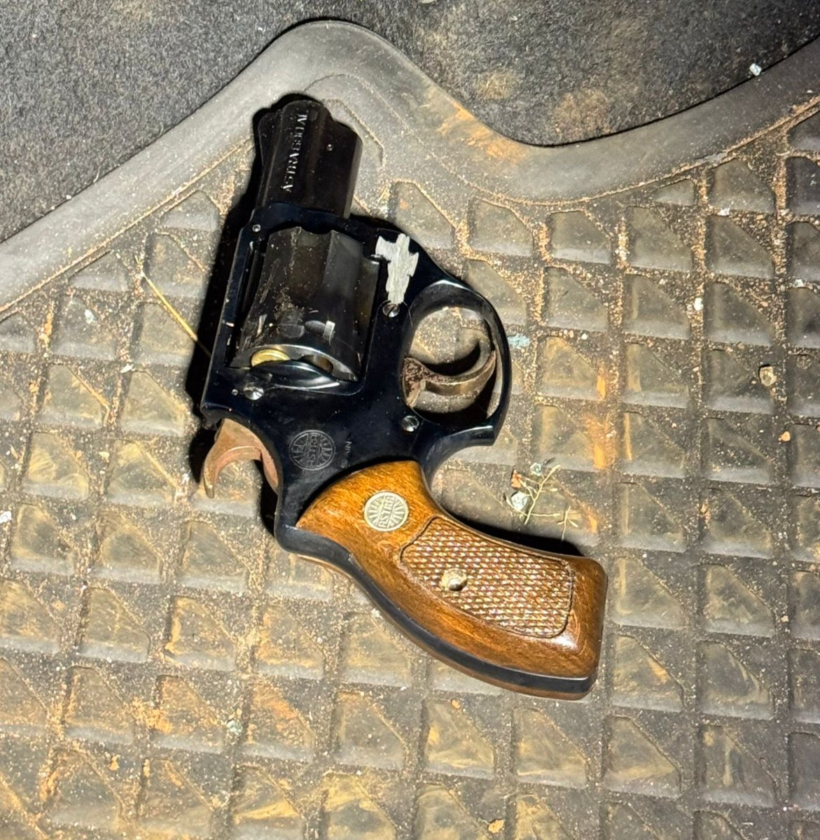 Two suspected blue light robbers fatally wounded In a law enforcement ...