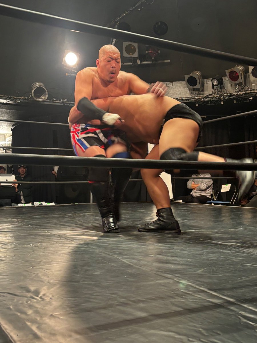 raitoteammotion's tweet photo. 昨日は
#IMPACT さん
中野巽耀還暦メモリアル大会
中野さんの背中は痺れました
大作さんとタッグで
ジョータさん 伊藤さんと
対戦 ジョータさんの
ハイキックで危なかったが
スピアで逆転勝利
次は必ずじっくりと
倍返しします
田馬場さん 中野さん
ありがとうございます
#TeamMotion https://t.co/3oPxdnJhA2