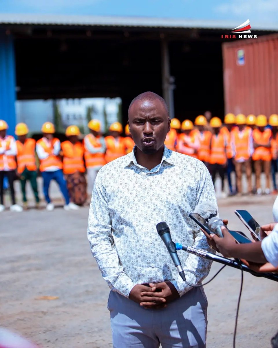 GoGomedia1's tweet photo. "Urwaruka rurenga ibihumbi 12 rugiye guhabwa akazi ku ma 'sites' angana 63 yo kwimba ubutare, ibikorwa bizotangura mu ndwi iza"
🗣️Vyavuzwe n’Umushikiranganji mu vyo ajejwe harimwo ubutare, Hassan Kibeya kuri uyu wa 13/12/ 2025, inyuma y’igikorwa co kurungika ubutare bushowe hanz https://t.co/OFqv1Yk7v6