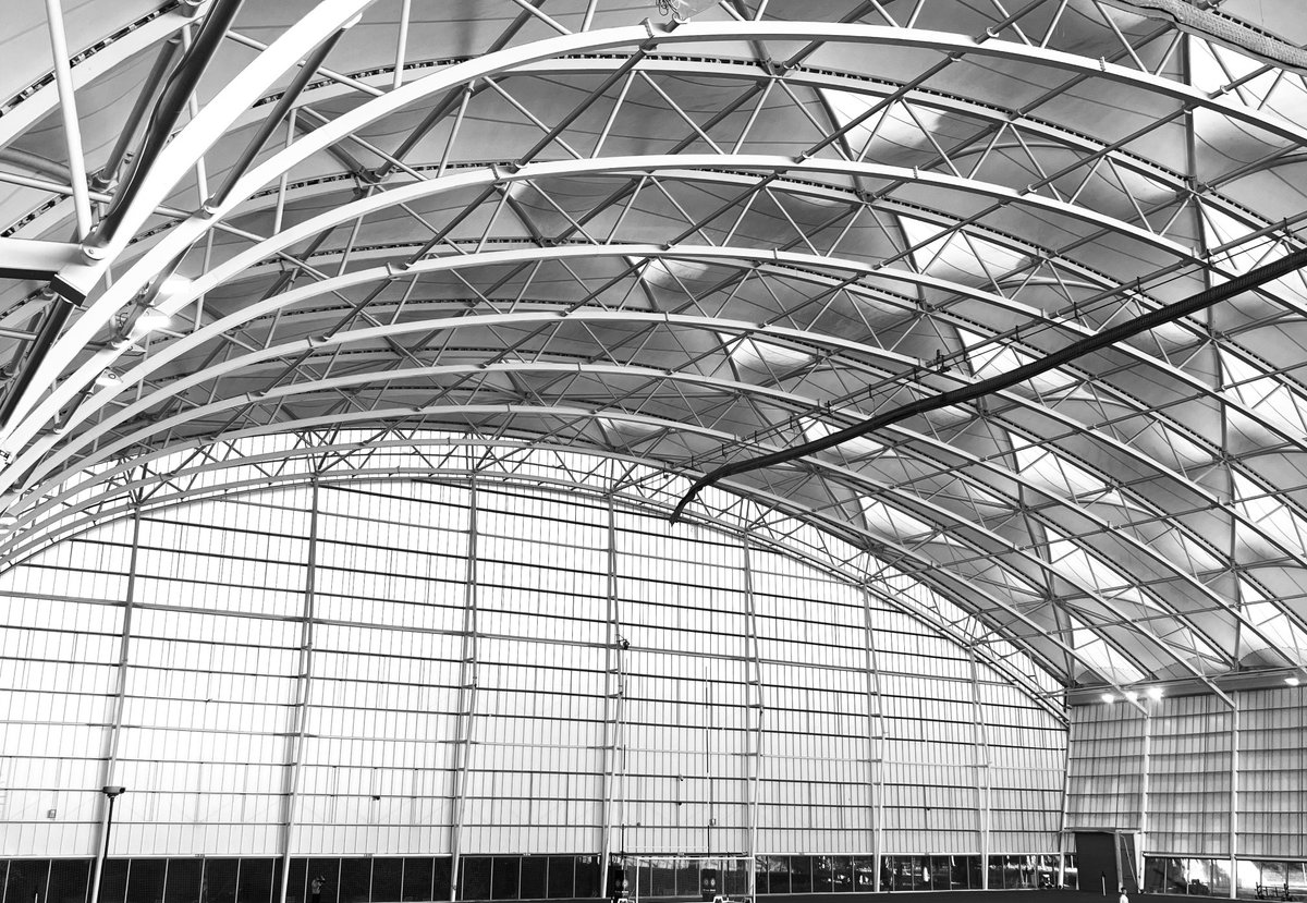 iancampbell251's tweet image. #monochromemonday
#blackandwhitephotography
The roof of the indoor sports complex at The Oriam ⁦@HeriotWattUni⁩ 
Waiting for indoor sport on a cold winters day ! Bonus !
#visitedinburgh