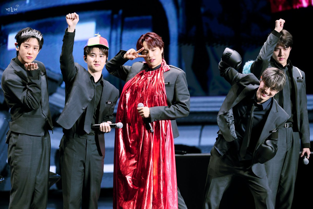 251214 7시 EXO’verse 
변함없는 우리 오빠들ㅋㅋㅋㅋㅋㅋㅋ
#김준면 #수호 #SUHO #준면 #金俊勉 #スホ #EXO
<a href="/weareoneEXO/">EXO</a> #찬열 #경수 #디오 #종인 #카이 #세훈