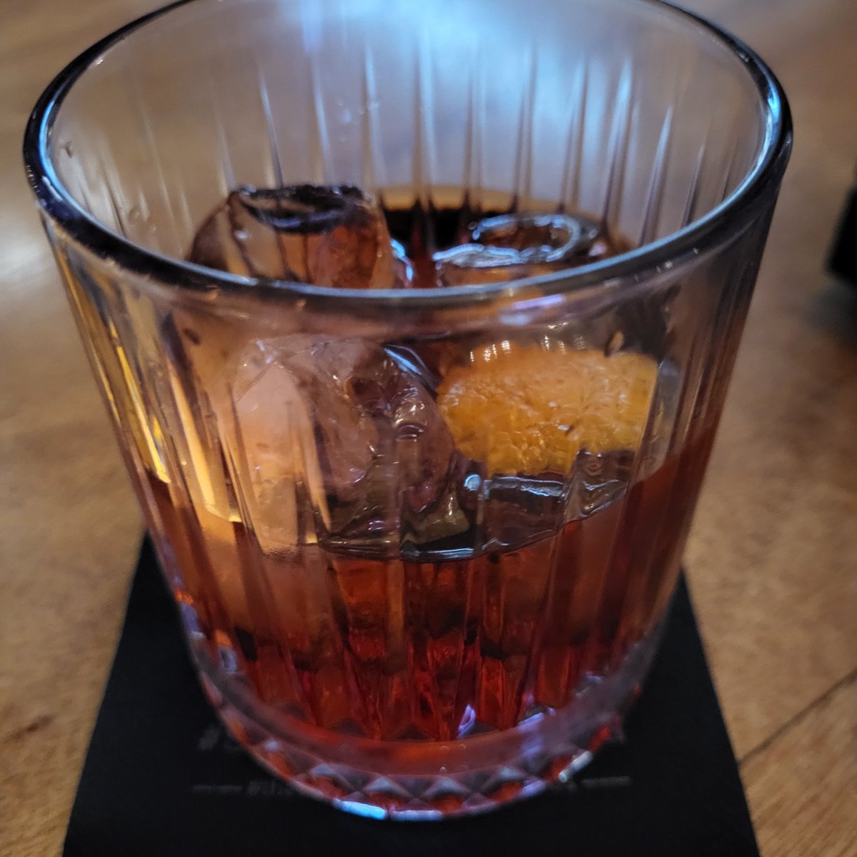 Αν τους αφηναν να πιουν αλκοολ ίσως να μην τους Σαλευε.
Καλημερα Ολουθε