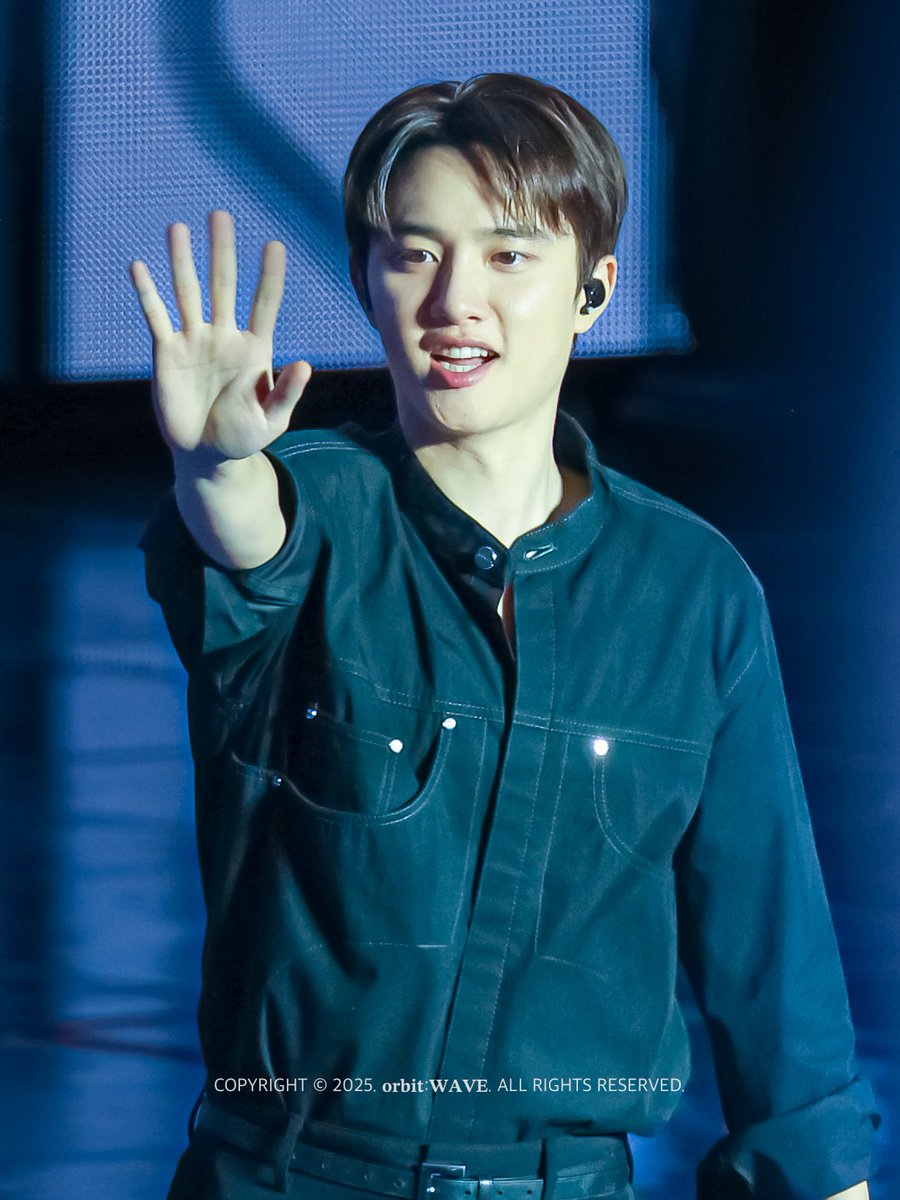 orbitw_'s tweet image. 251214 EXO'verse 2회차

그럼 우리 다음에 만나요 안녕👋🏻
#엑소 #도경수 #디오 #EXO #dohkyungsoo #DO #EXOverse