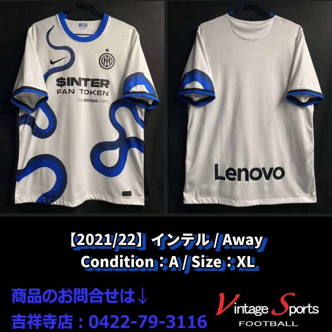 VintageSports1's tweet image. 【商品情報】吉祥寺店
【2021/22】#インテル

ミラノの象徴「蛇」がボディに巻き付いたようなデザインのアウェイモデル☆

クラブの愛称のひとつである「ビショーネ（=大蛇）」を体現しています☆

詳細は吉祥寺店またはオンラインショップで⇩
vintagesports-football.store/collections/ki…

#FCIM #IMInter