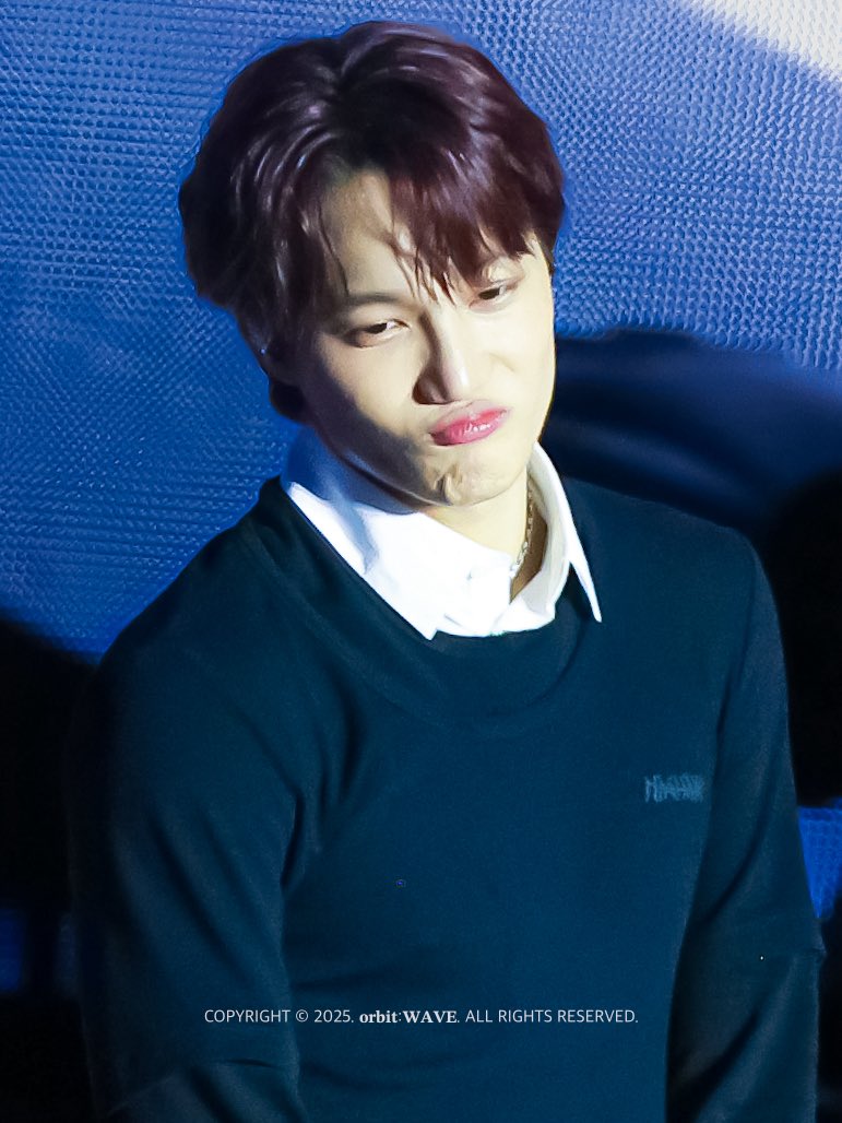 orbitw_'s tweet image. 251214 EXO'verse 2회차

니니가 너무 귀여우니까 뿌우웅💨
#엑소 #카이 #김종인 #EXO #KAI #EXOverse