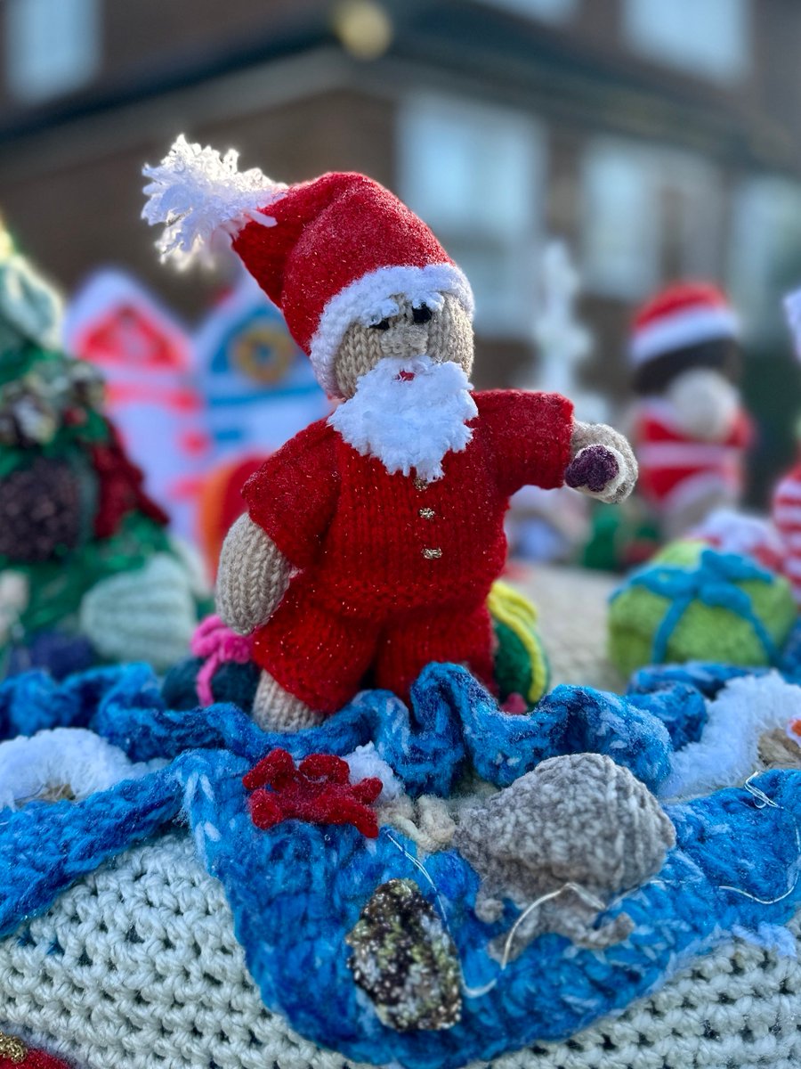 Yarn Bomber tweet media