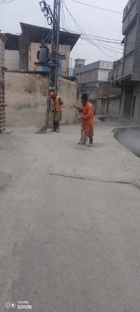 ڈبلیو ایس ایس سی سوات کے صفائی اہلکار گلیوں کی صفائیاں کر رہے ہیں۔
<a href="/cm_kpk_ps/">CM KP</a> <a href="/CSKPOfficial/">Chief Secretary Khyber Pakhtunkhwa</a> <a href="/DC_Swat/">Deputy Commissioner Swat</a> <a href="/GovernmentKP/">Government of KP</a> <a href="/KPChiefMinister/">Chief Minister KP</a> @KPKUpdates <a href="/LGKPGovt/">Local Government Department KP</a> <a href="/infokpgovt/">Information Department KP</a> <a href="/PMRUKP/">PMRU Khyber Pakhtunkhwa</a> <a href="/KPCMSCU/">KP CM’s Communication Unit</a>