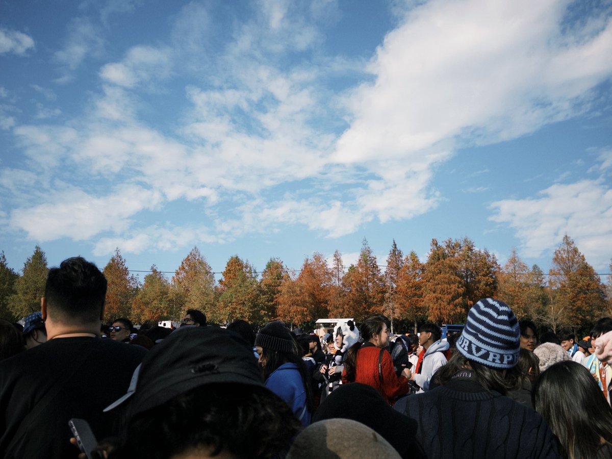 可能上輩子壞事做太多、
才會在每個最快樂的時刻發生破事😾