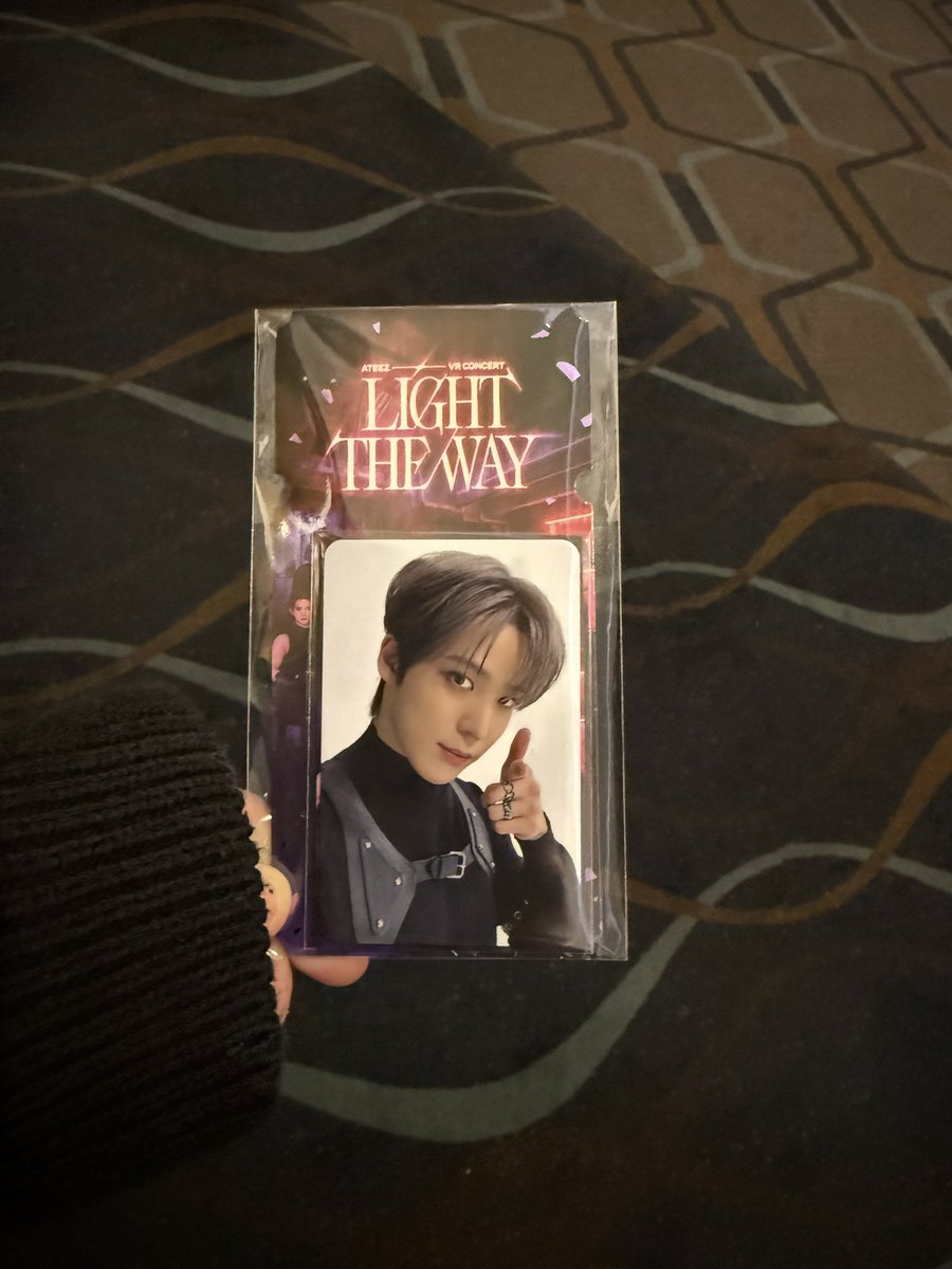 ATEEZ VR CONCERT LIGHT THE WAY アチズ 交換 映画 入場特典 【譲