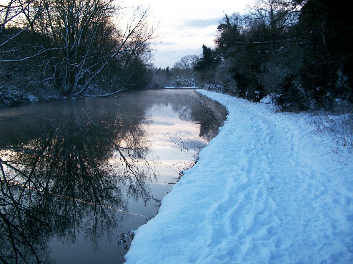 retired_tom's tweet photo. My photos from #December 2009
#CanalRiverTrust #GrandUnionCanal #Berkhamsted #HuntonBridge #Lock #Bridge #Narrowboat #Reflections #Snow #GoldenHour
#Canals & #Waterways can provide #Peace & #calm for your own #Wellbeing #Lifesbetterbywater #KeepCanalsAlive https://t.co/ZnXh8FrsvL