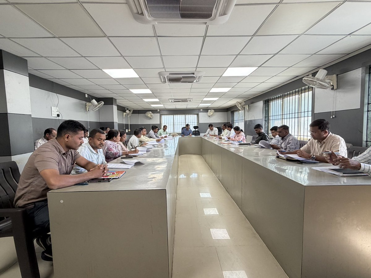 પ્રાંત અધિકારીશ્રી ધરમપુરના અધ્યક્ષસ્થાને આજરોજ Agristack digital crop Survey ની કામગીરીની સમીક્ષા બેઠક યોજાઈ.જેમાં ધરમપુર સબ ડિવિઝન ના મામલતદારશ્રીઓ અને ખેતીવાડી અધિકારીશ્રી અને ગ્રામસેવકો હાજર રહ્યા 
<a href="/revenuegujarat/">Revenue Dep. Gujarat</a> 
<a href="/collectorvalsad/">Collector Valsad</a> 
<a href="/InfoValsadGoG/">Info Valsad GoG</a>