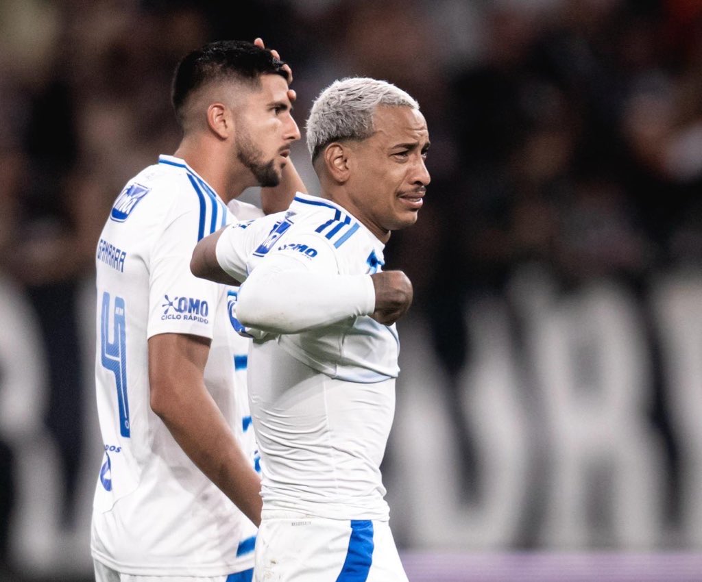 joaobaratieri's tweet photo. E o ídolo deles que é um completo fracassado. https://t.co/t9Sn4GNBaZ
